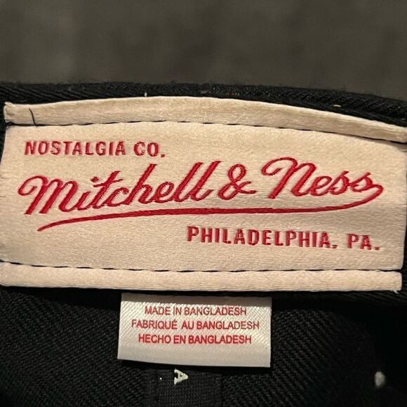 ‘13 MITCHELL & NESS Miami Heat Classic Logo Adjustable SnapBack Hat / One Size - Picture 3 of 5